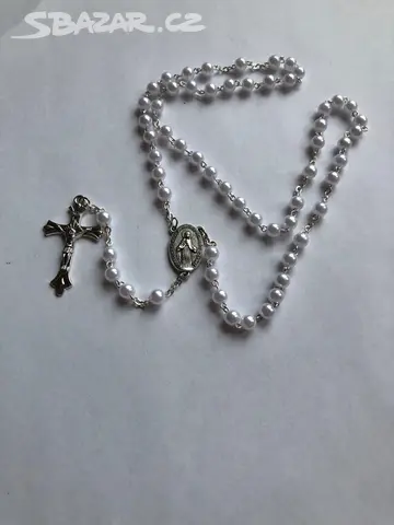 Růženec s bílých perliček s madonkou