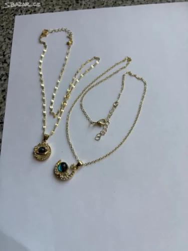 Sada módních náhrdelníků zlacené z chirurgické oceli