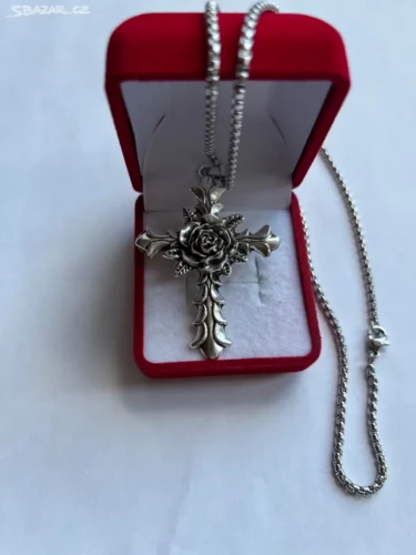 Náhrdelník s křížem s motivem tmavé růže