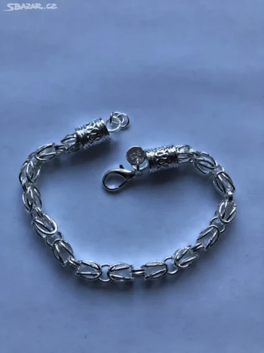 Elegantní náramek z chirurgické oceli