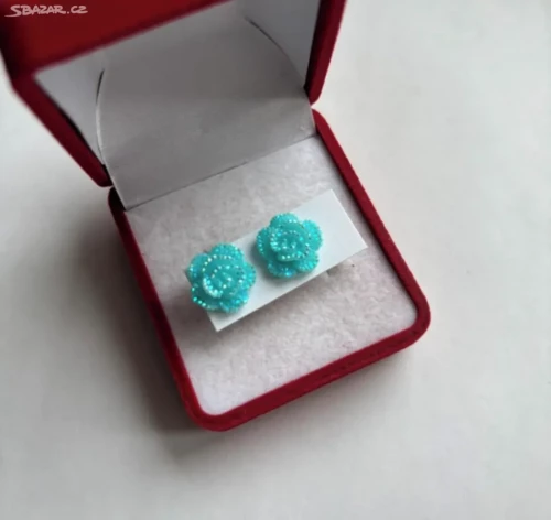 Náušnice ve tvaru růžiček v zářivě modré barvě