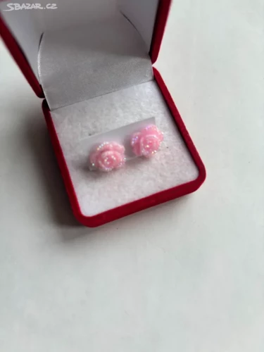 Náušnice ve tvaru růžiček v zářivě růžové barvě