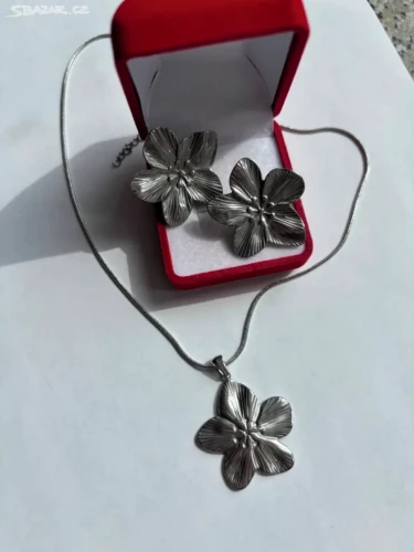 Souprava z chirurgické oceli