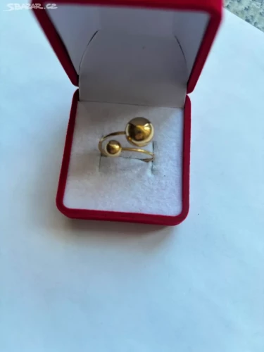 Zlacený prsten s kuličkami z chirurgické oceli
