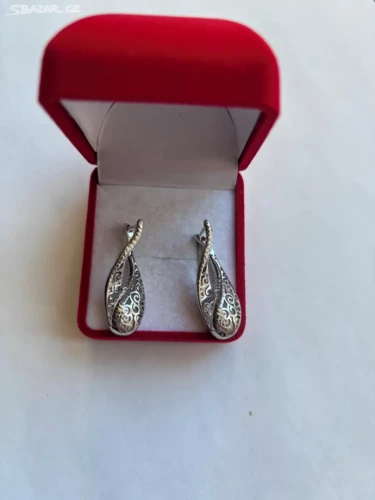 Módní náušnice z chirurgické oceli