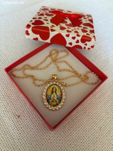 Zlacený náhrdelník s madonkou