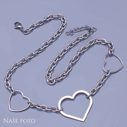Náhrdelník z chirurgické oceli se srdíčky
