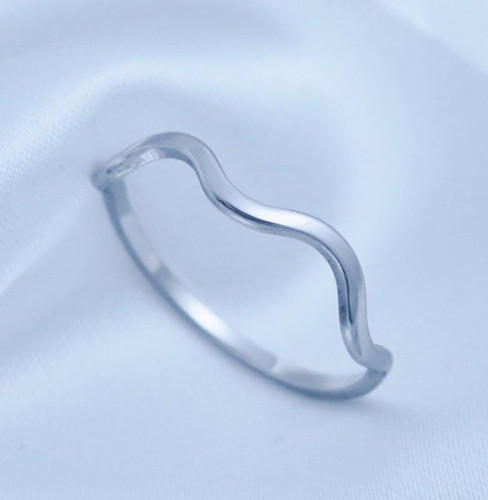 Dámský prsten z chirurgické oceli vlnka