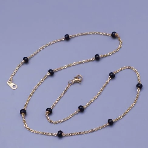 Pozlacený řetízek s černými kuličkami z chirurgické oceli