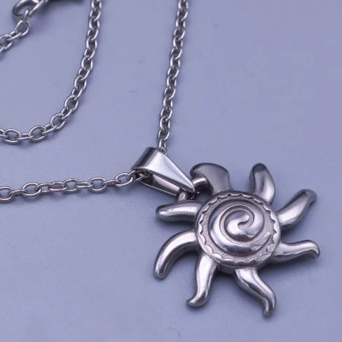 Přívěsek z chirurgické oceli sluníčko 25mm s řetízkem