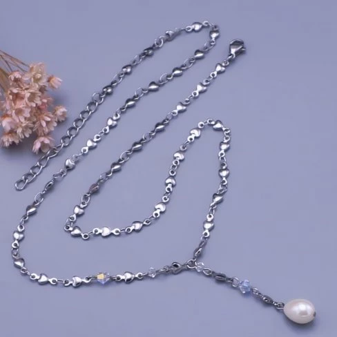 Krásný náhrdelník z chirurgické oceli zdobený krystalky Swarovski