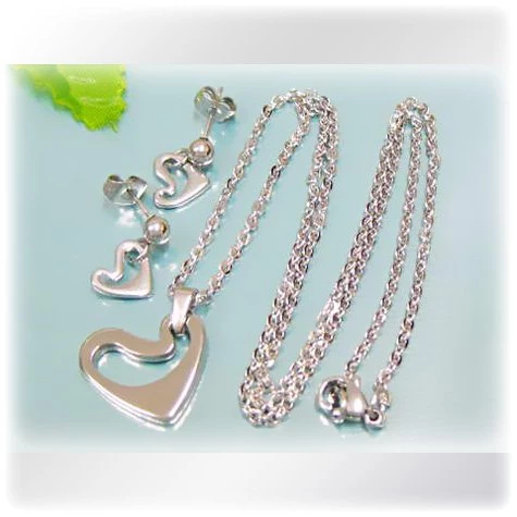 Kolekce řetízku,přívěsku a náušnic