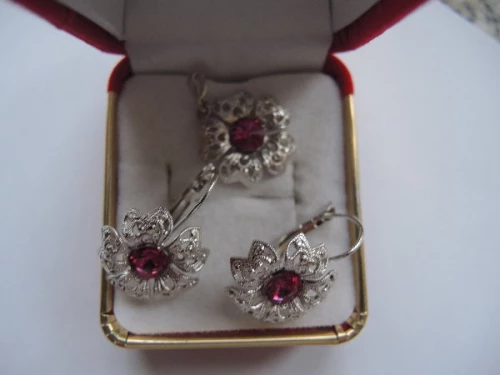 Souprava náušnic a přívěsku Swarovski