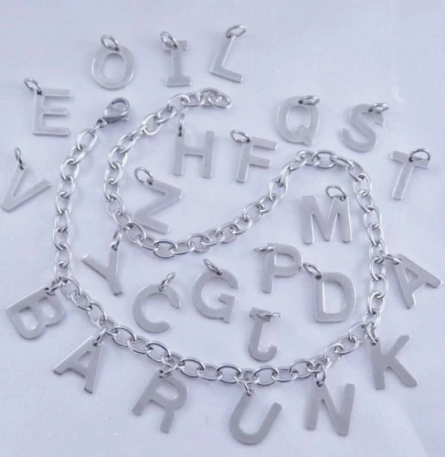 Náramek na kotník z chirurgické oceli výběr písmen