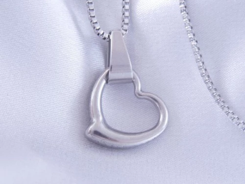 Dámský přívěsek z chirurgické oceli - Srdíčko 24mm s řetízkem