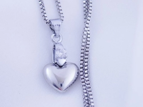 Přívěsek z chirurgické oceli s řetízkem -Srdíčko 10mm