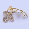 Další: Zlacená krásná brož lístky se zirkony a perlou