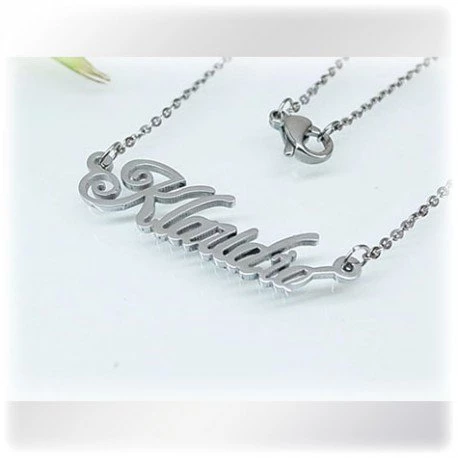 Přívěsek se jménem z chirurgické oceli