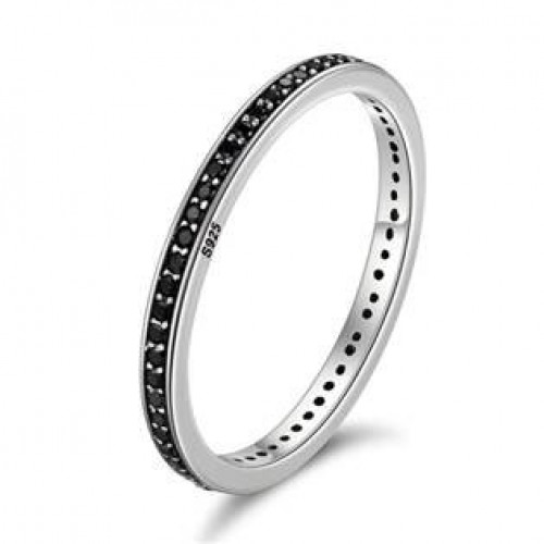 Stříbrný prsten s černými zirkony,