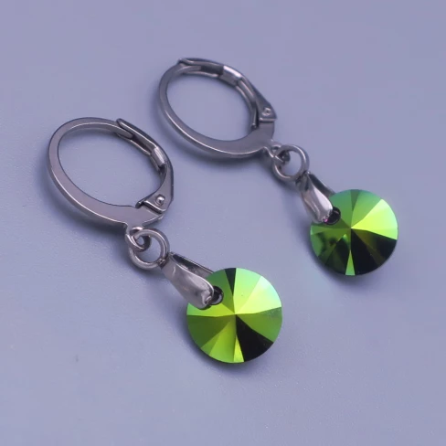 Dětské náušnice z chirurgické oceli se Swarovski krystaly – metalická zelená