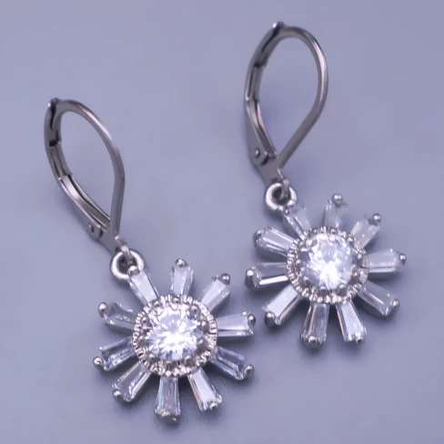 Visací ocelové náušnice se zirkony ve tvaru kytičky