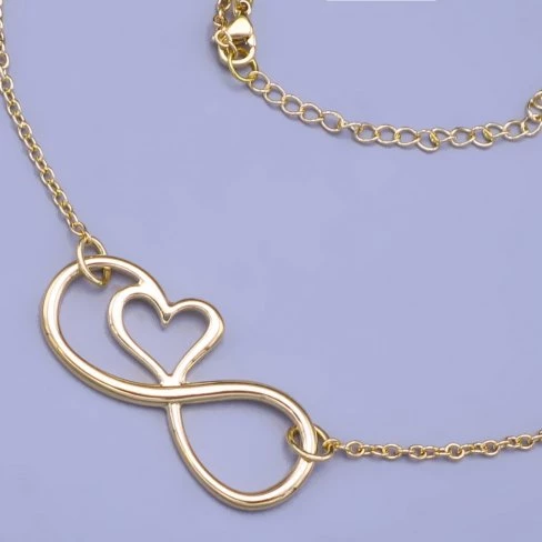 Pozlacený přívěsek infinity se srdíčkem
