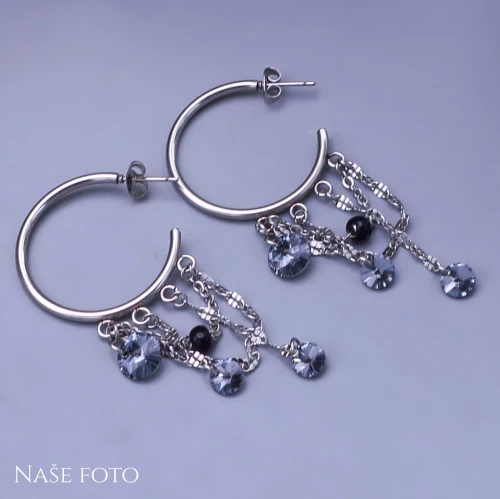 Náušnice z chirurgické oceli kruhy s řetízky a krystaly Swarovski