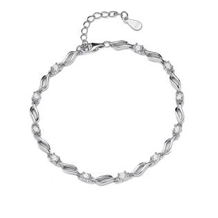 Stříbrný náramek zdobený zirkonky