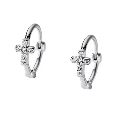 Maličké stříbrné náušnice s křížky