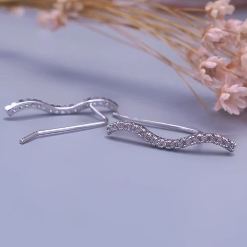 Záušnice s čirými zirkony z chirurgické oceli vlnky