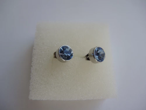 Ocelové náušnice, světle modrý zirkon