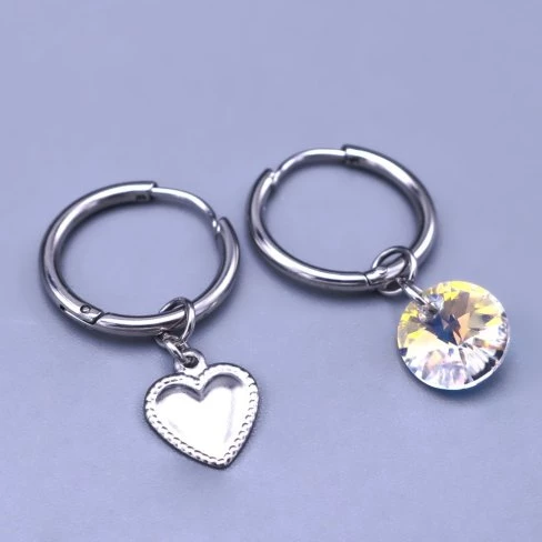 Stylové dámské náušnice z chirurgické oceli s kamínkem Swarovski