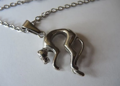 Přívěsek z chirurgické oceli-Puma